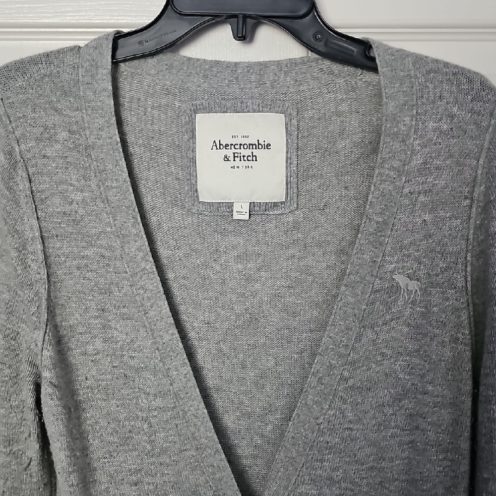 🍁🍁🍁Abercrombie & Fitch Women's Light Gray Cardigan